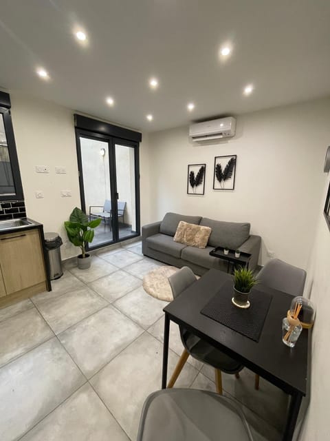 Living room, Seating area, Dining area, air conditioner