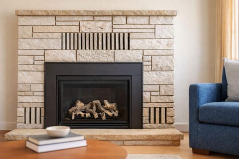 Family Retreat - 4 Bed 3 Bath Fireplace & Fun House in Fond du Lac