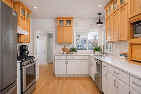 Family Retreat - 4 Bed 3 Bath Fireplace & Fun House in Fond du Lac