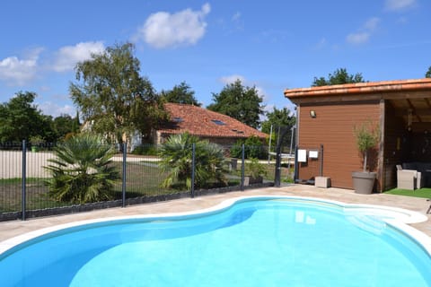 Property building, Garden, Garden view, Swimming pool