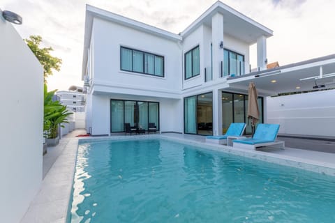 Property building, Pool view, Swimming pool