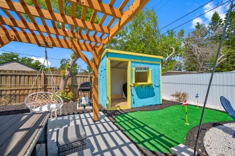 Bali inspired near White Sand beaches and Downtown House in St Petersburg