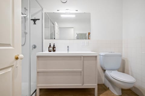 Shower, Toilet, Bathroom, washing machine