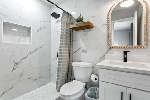 Family Friendly Oasis Heated POOL - Ace Location House in Greater Carrollwood