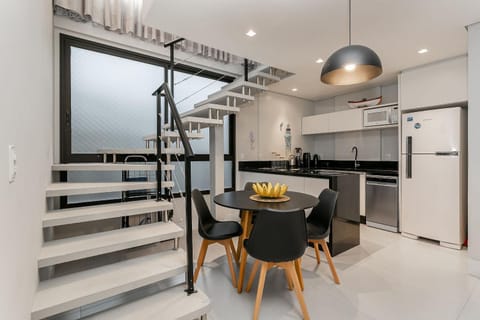 Kitchen or kitchenette, Dining area, oven, stove