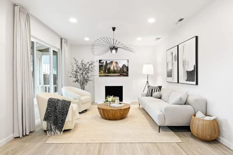 Marbella Lane - 3BR Designer near Valley Fair House in Santa Clara