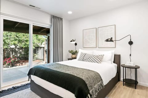 Marbella Lane - 3BR Designer near Valley Fair House in Santa Clara