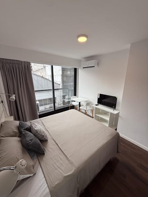 Bed, TV and multimedia, Bedroom