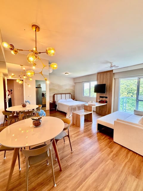 Bed, TV and multimedia, Bedroom