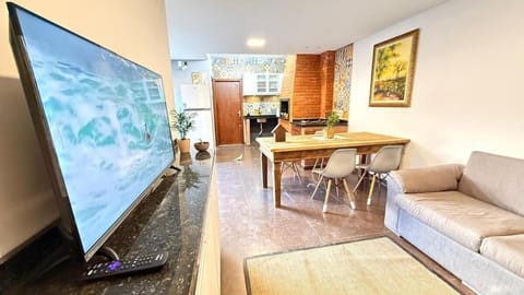 TV and multimedia, Living room, Seating area, Dining area