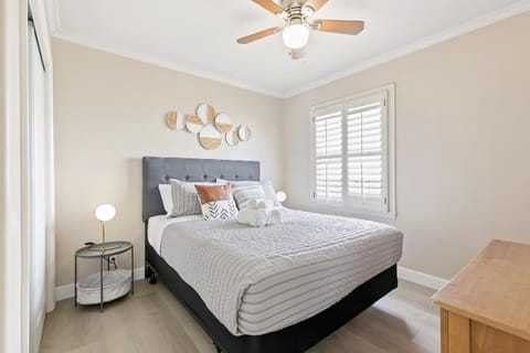 Marbella Lane - Modern Refreshing Home House in San Mateo