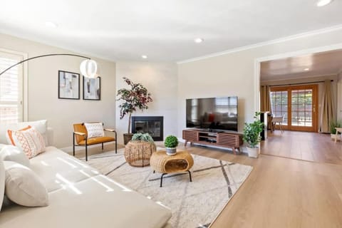 Marbella Lane - Modern Refreshing Home House in San Mateo
