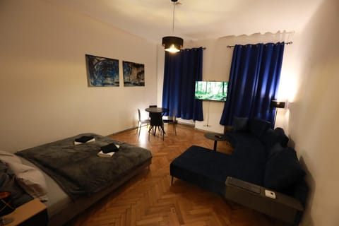 Communal lounge/ TV room, TV and multimedia, Living room, Photo of the whole room, Decorative detail, Seating area, Bedroom