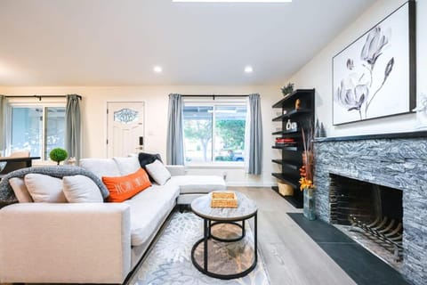 Marbella Lane - Exquisite Home 3BR House in Mountain View