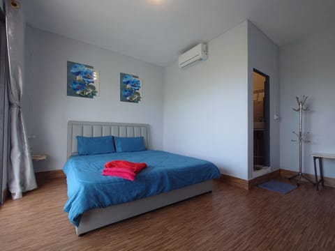 Bed, Photo of the whole room, Bedroom, towels, air conditioner