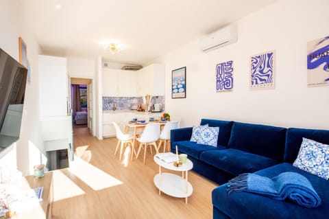 TV and multimedia, Kitchen or kitchenette, Living room, Seating area, Dining area, air conditioner