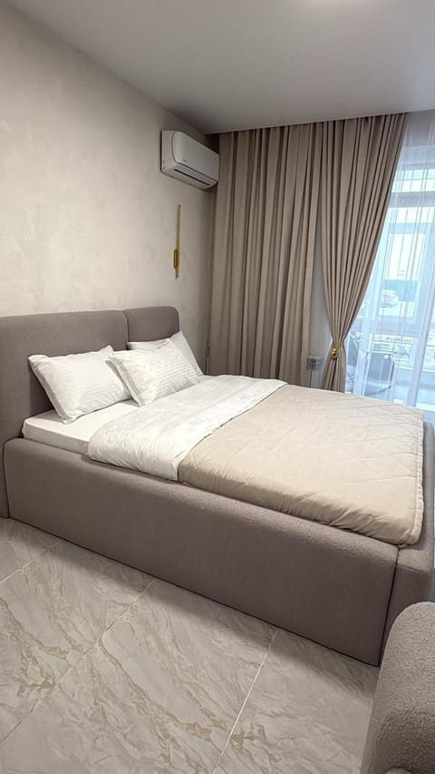 Bed, Photo of the whole room, Bedroom, air conditioner