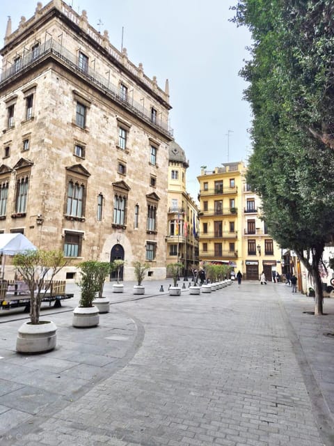 Nearby landmark, Location