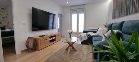 Communal lounge/ TV room, TV and multimedia, Living room