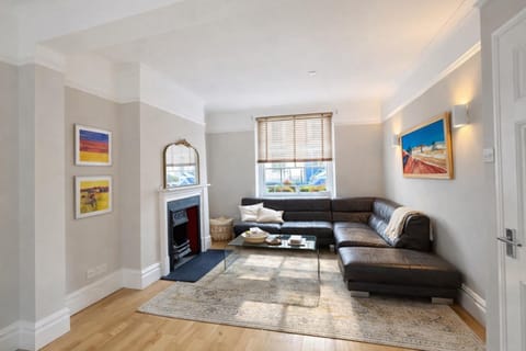Living room, Photo of the whole room, Seating area