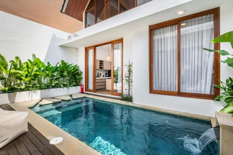 Property building, Swimming pool, Swimming pool