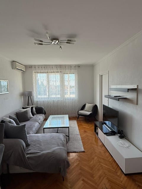 TV and multimedia, Living room, air conditioner