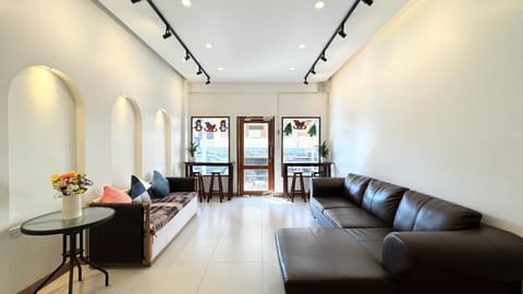 Communal lounge/ TV room, Lobby or reception, Dining area