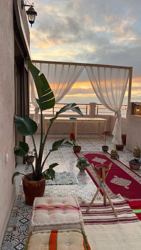Natural landscape, View (from property/room), Balcony/Terrace, Seating area, Sea view