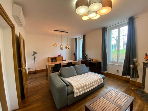 Communal lounge/ TV room, TV and multimedia, Coffee/tea facilities, Living room, Photo of the whole room, Seating area, Dinner, internet, air conditioner