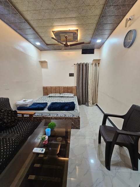 Bed, Living room, Photo of the whole room, Seating area, Dining area, Bedroom, air conditioner