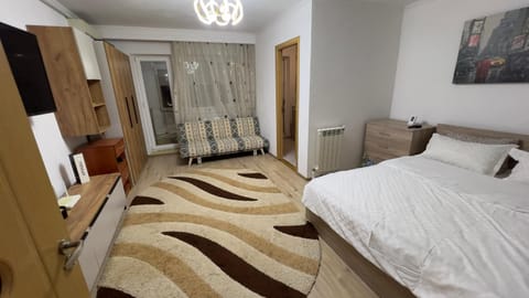Bed, TV and multimedia, Photo of the whole room, Bedroom, internet, wardrobe