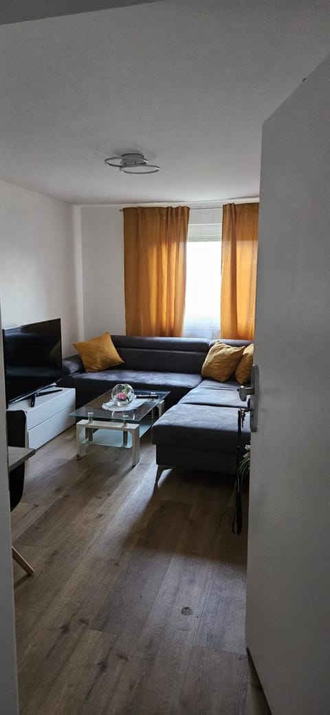 TV and multimedia, Living room, Photo of the whole room, Seating area