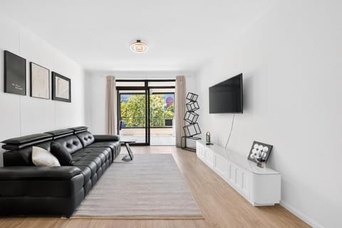 Communal lounge/ TV room, Living room, Seating area