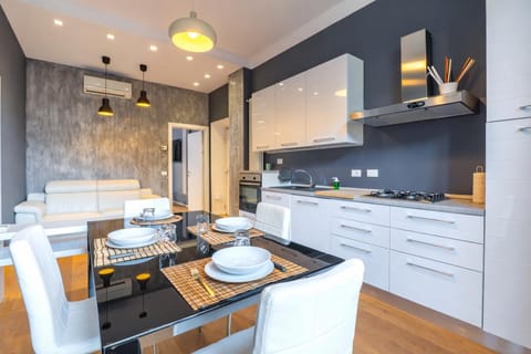 Kitchen or kitchenette, Living room, Seating area, Dining area, stove