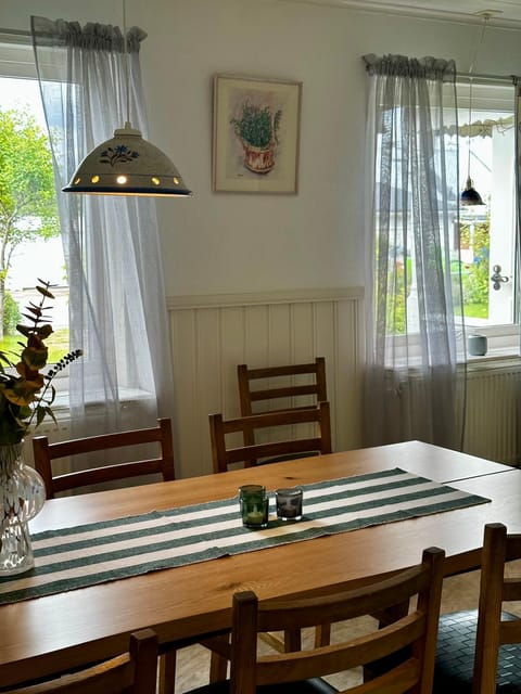 Dining area, kitchen
