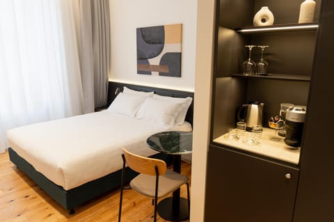 Bed, Coffee/tea facilities, Seating area, Bedroom