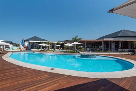 Restaurant/places to eat, Swimming pool, sunbed