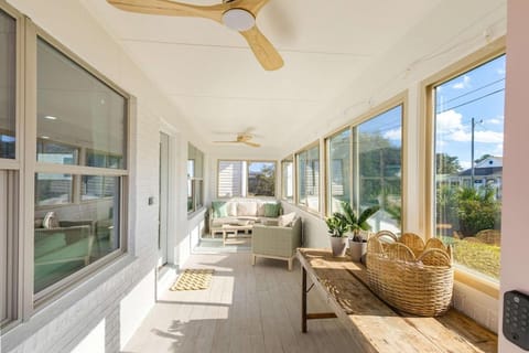 Sol Haus Stylish Coastal Retreat 3 Blocks to Beach Screened Porch Fast Wi Fi House in Sunnyside