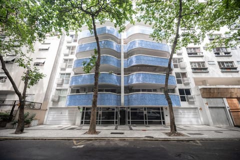 Leblon | 3 Bedrooms, 3 Minutes from Leblon Beach Apartment in Rio de Janeiro