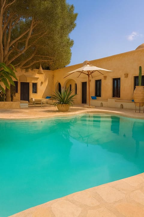 Day, Swimming pool, Swimming pool, sunbed