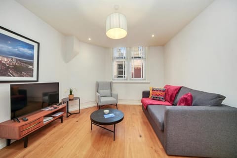 Communal lounge/ TV room, TV and multimedia, Living room, Seating area