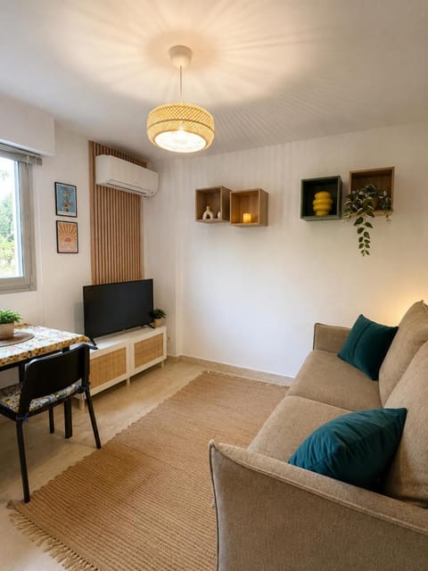 Living room, air conditioner