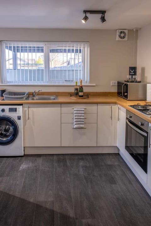 City Centre 3 Bedroom house with parking Villa in Inverness