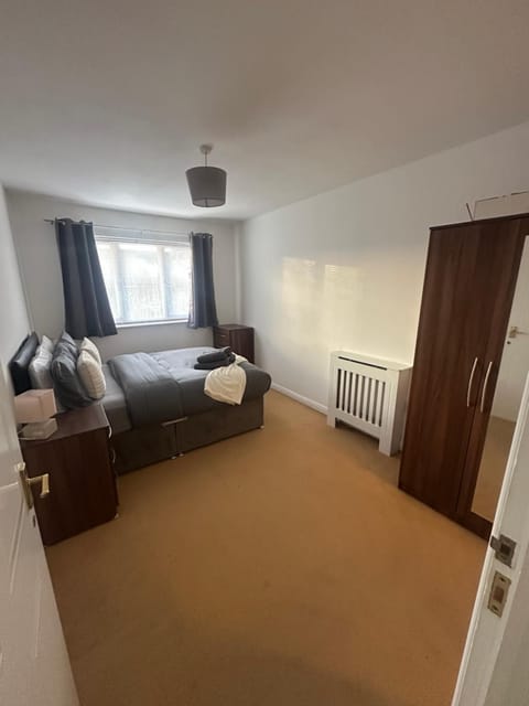 Bed, Photo of the whole room, Bedroom, wardrobe