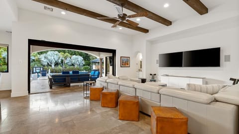 TV and multimedia, Living room, Seating area