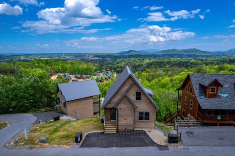 Property building, Spring, Day, Neighbourhood, Natural landscape, Bird's eye view, View (from property/room), View (from property/room), Decorative detail, Decorative detail, City view, City view, Mountain view, Mountain view