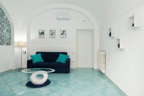 Living room, Seating area, air conditioner