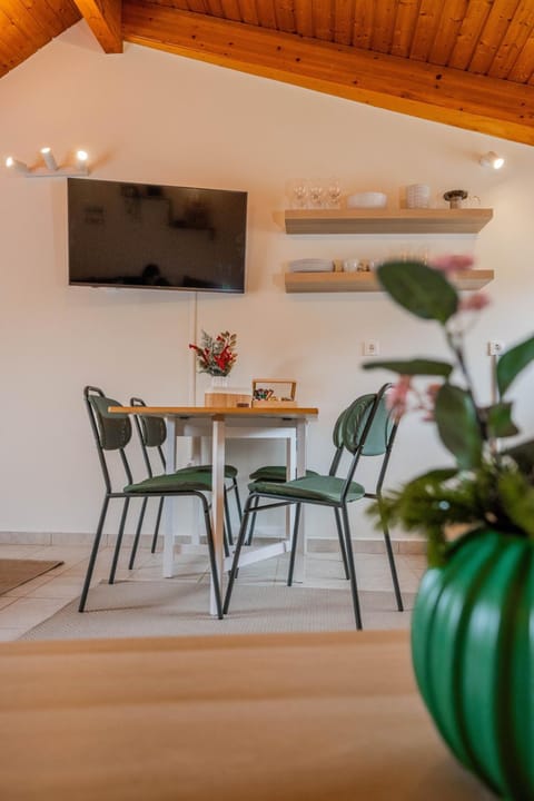 TV and multimedia, Dining area