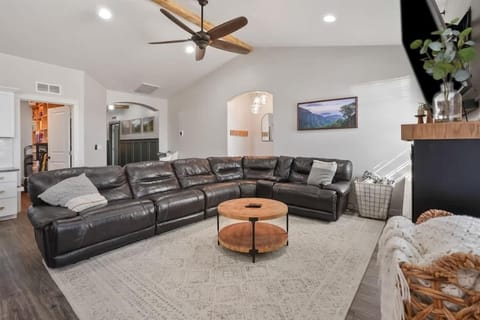 Casa Grande Retreat 5 bedrooms House in Caldwell