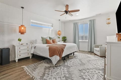 Casa Grande Retreat 5 bedrooms House in Caldwell